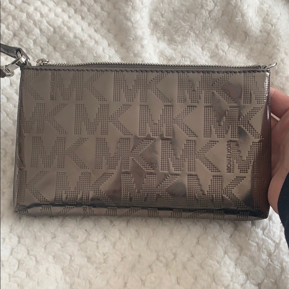 MK wristlet - Picture 3 of 3